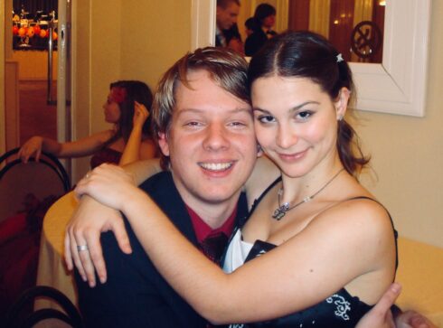 A tak šel čas. Tančili spolu, ...